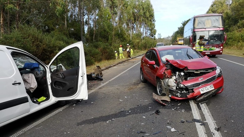 5 lesionados deja colisión múltiple en ruta que une Valdivia y Paillaco