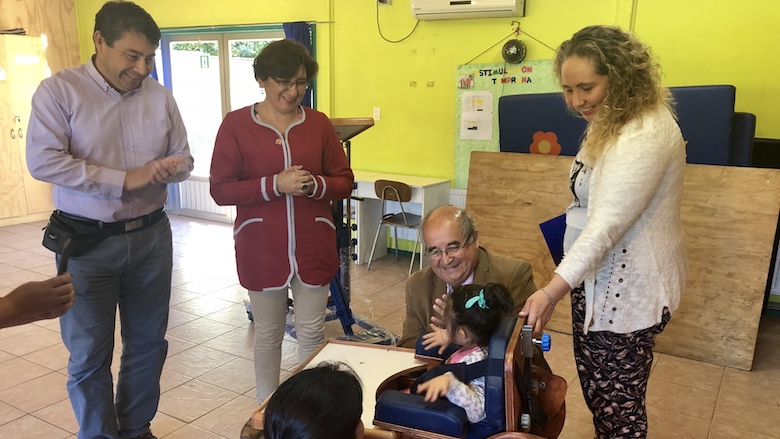 Niñas recibieron ayuda técnica del Senadis para fortalecer su desarrollo motor