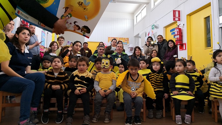 Niños y niñas conocen el maravilloso mundo de las abejas junto al SAG e Integra