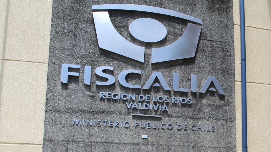 Piden penas de hasta 18 años de presidio para 5 acusados por robo calificado en Lanco