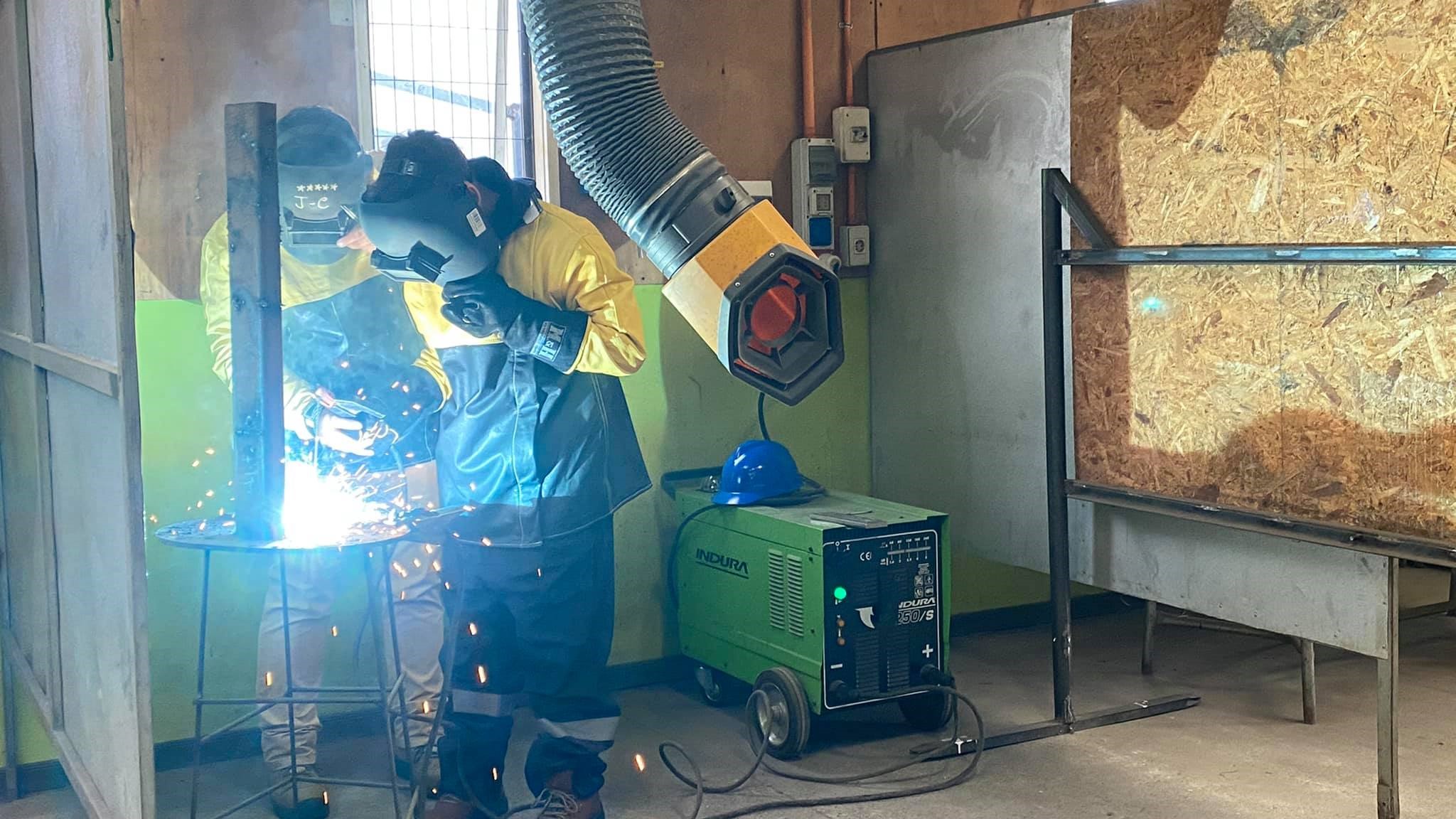 Estudiantes de 4° medio de Estructuras Metálicas del Liceo Camilo Henríquez de Lanco iniciaron talleres presenciales