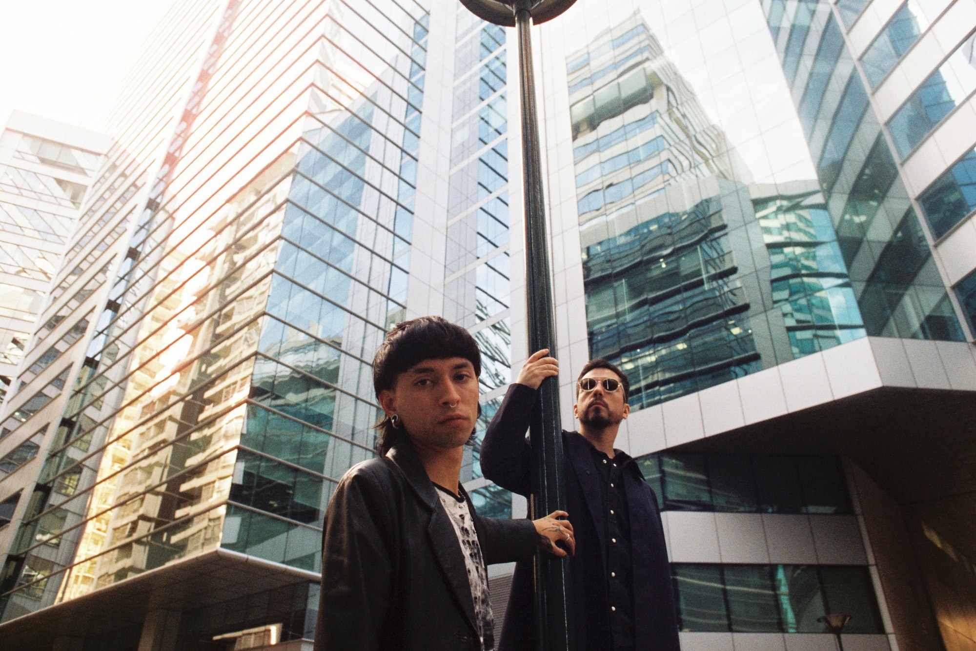 Art Rock y Electrónica: Entr3 estrena su EP debut “Objetos & Reflejos”