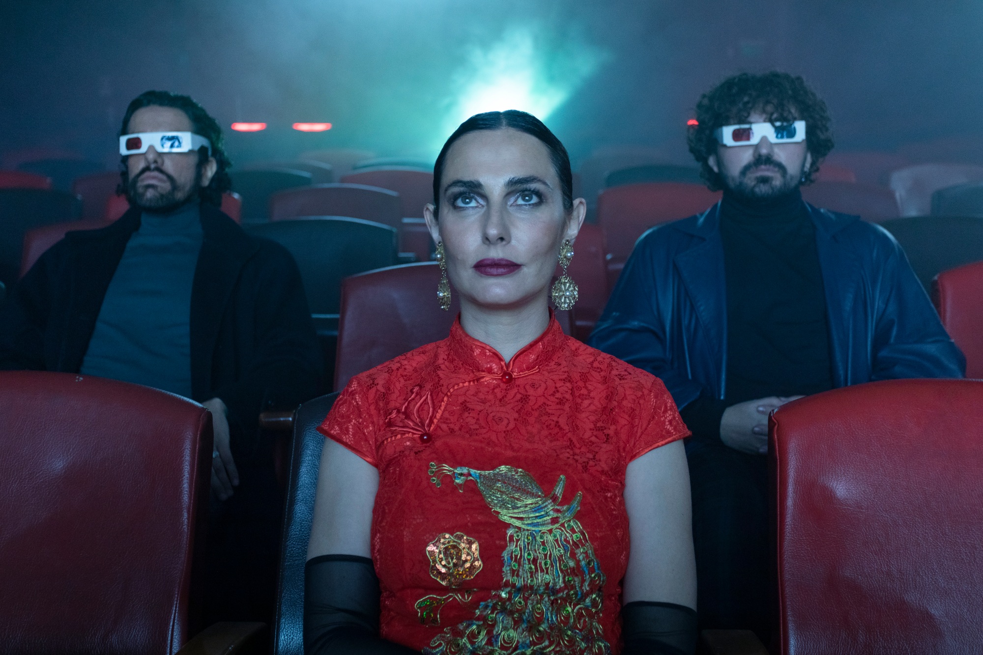 Javiera Díaz de Valdes protagoniza “Rendijas”, el primer videoclip de Cuendali