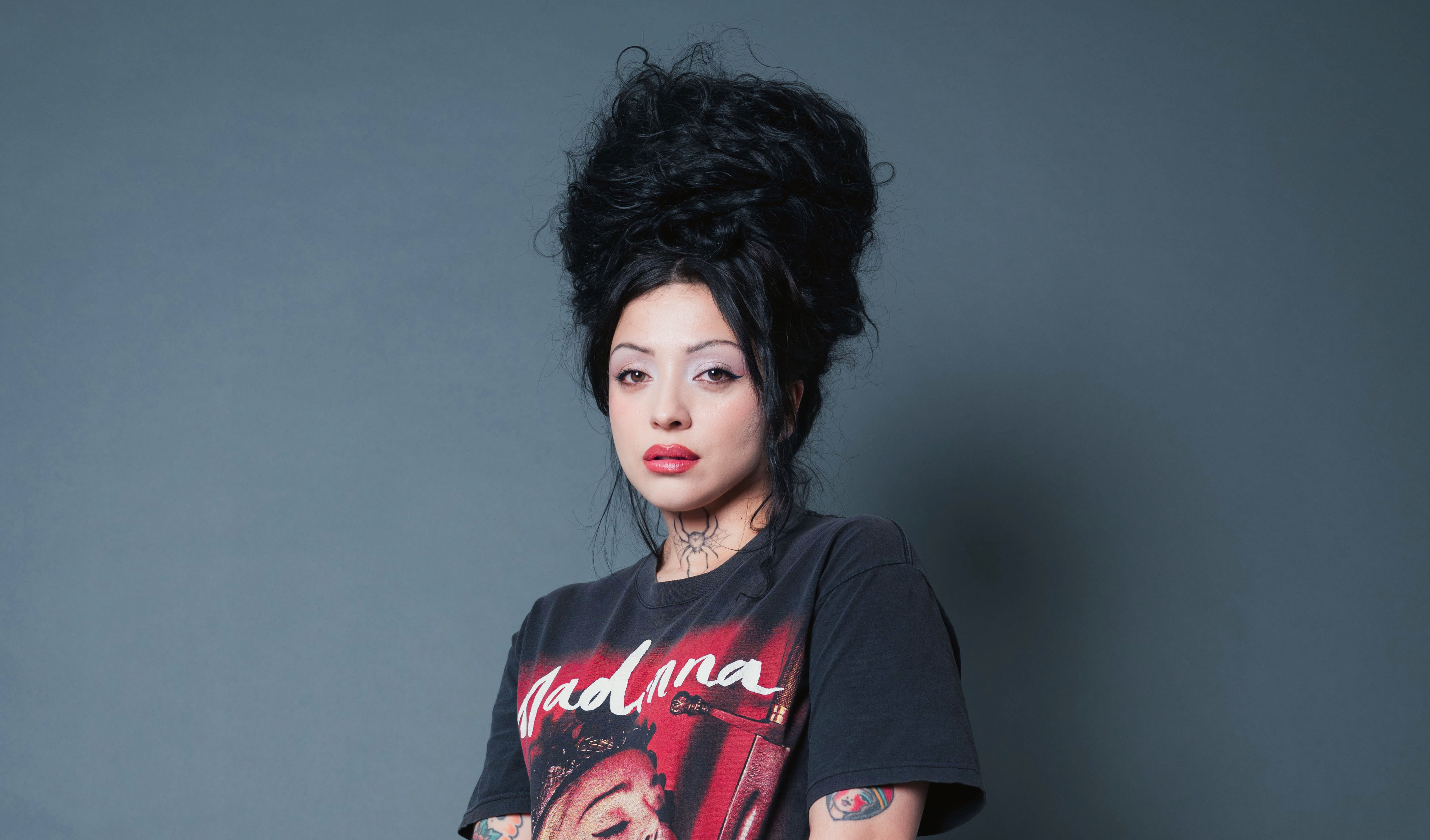 La reinvención continua de una artista es lo que presenta MON LAFERTE en su nuevo álbum “AUTOPOIÉTICA”