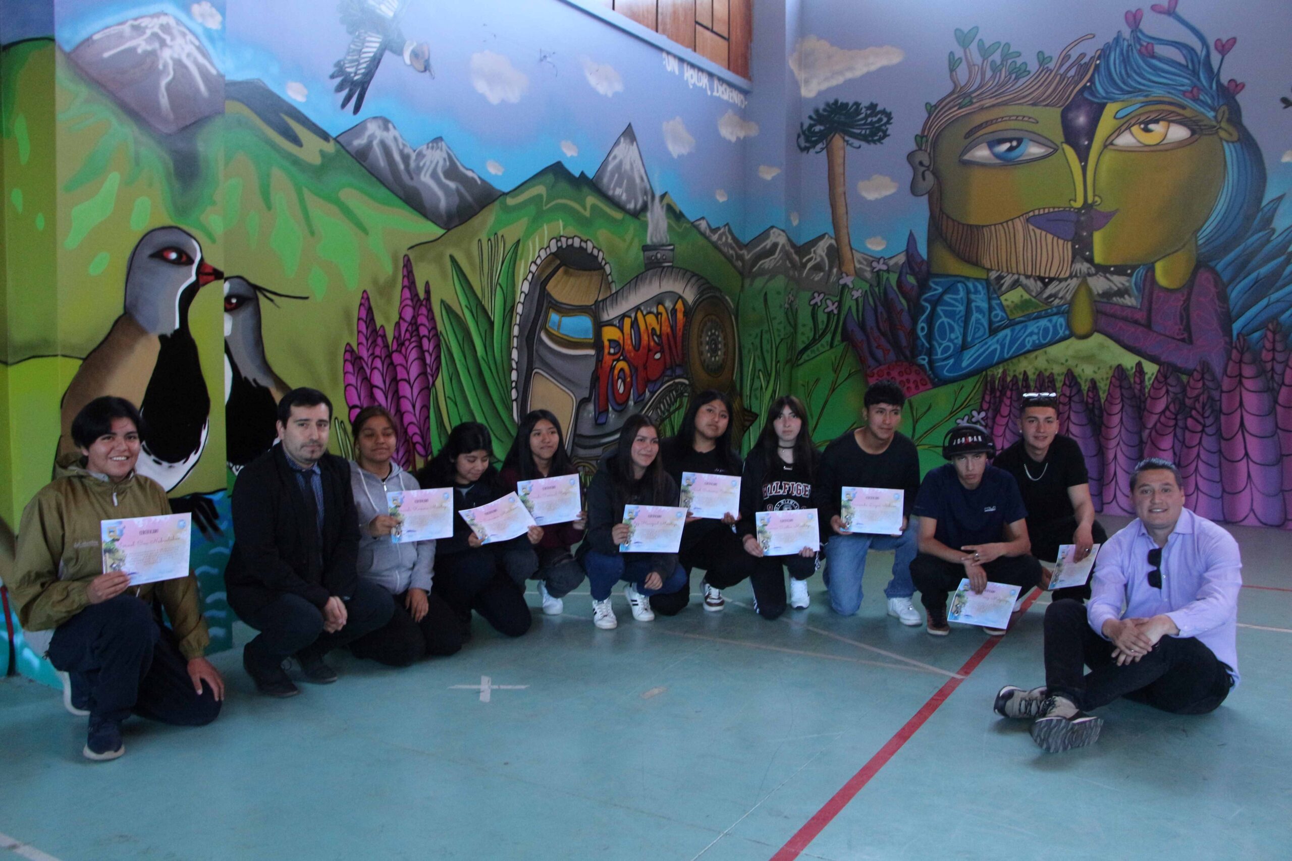 Seremi de las Culturas de La Araucanía y comunidad local inauguran gran mural en el Liceo de Lonquimay
