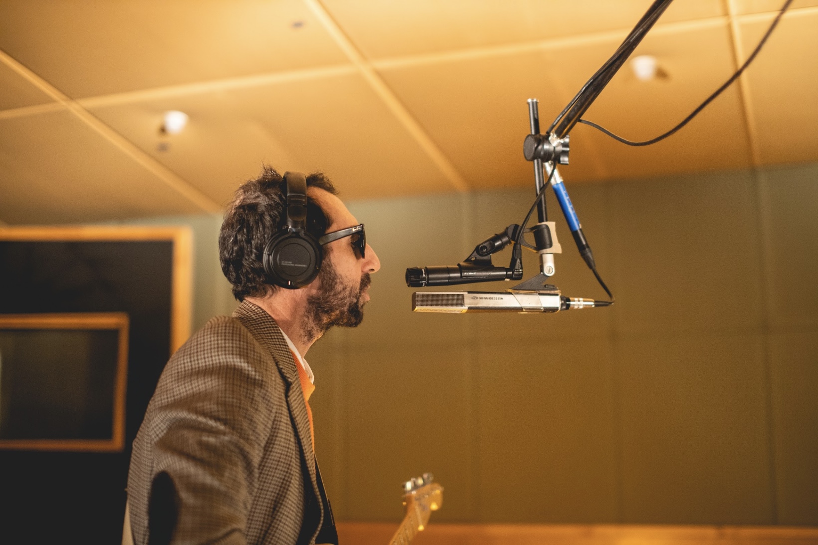 Con lo más distintivo del electropop: Claudio Pérez estrena su nuevo sencillo “Sin Ti” 