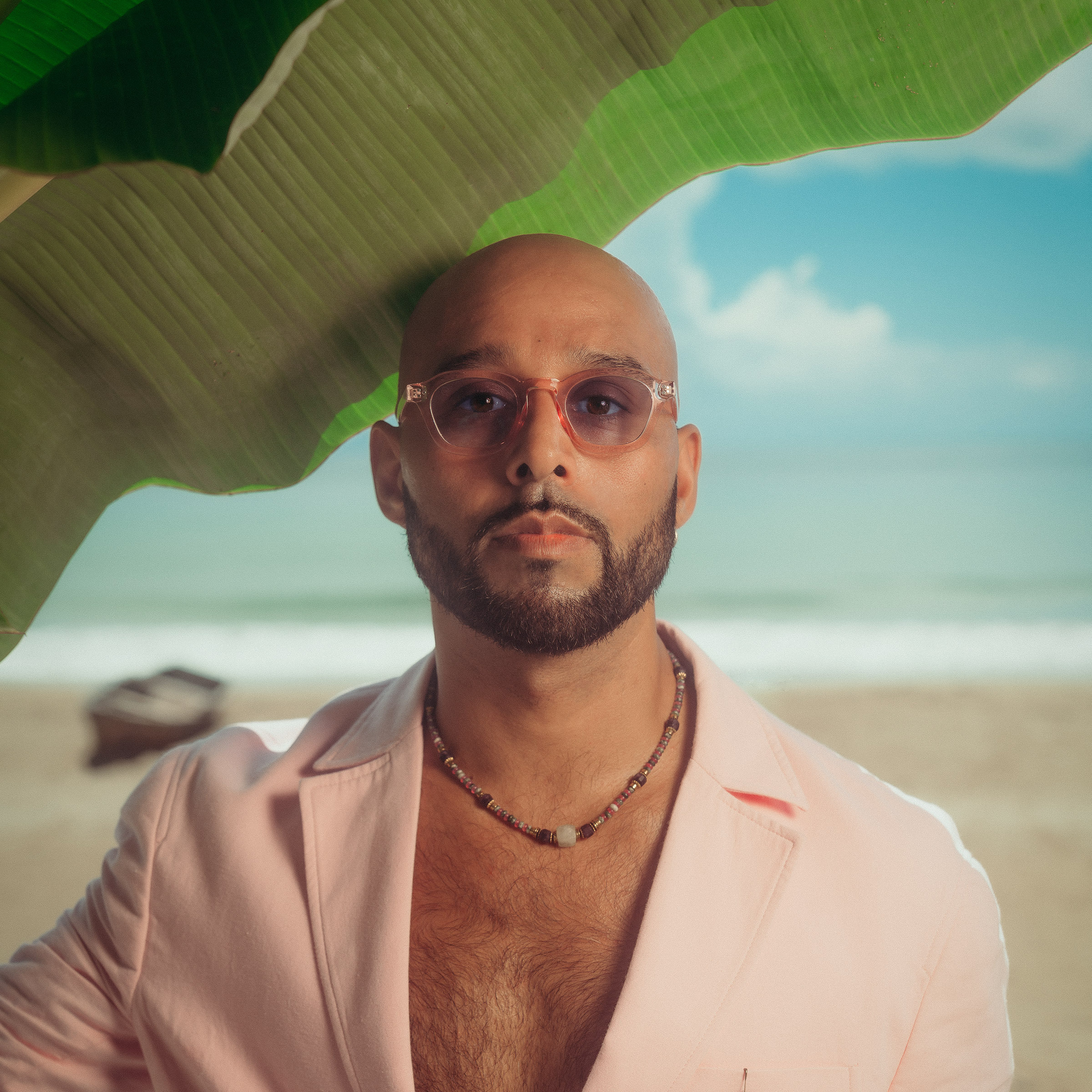 Un amor candente al puro estilo caribeño: David Deflores estrena “Entre Nosotros”