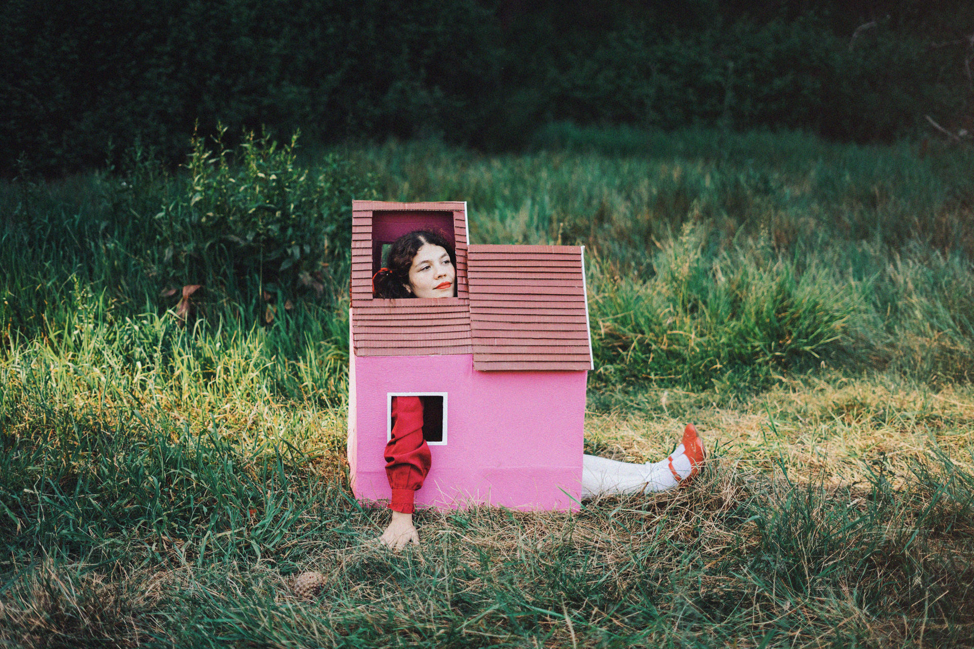 Un vistazo íntimo a lo que es ser mujer: Simonia estrena disco “Asunto de Niñas”