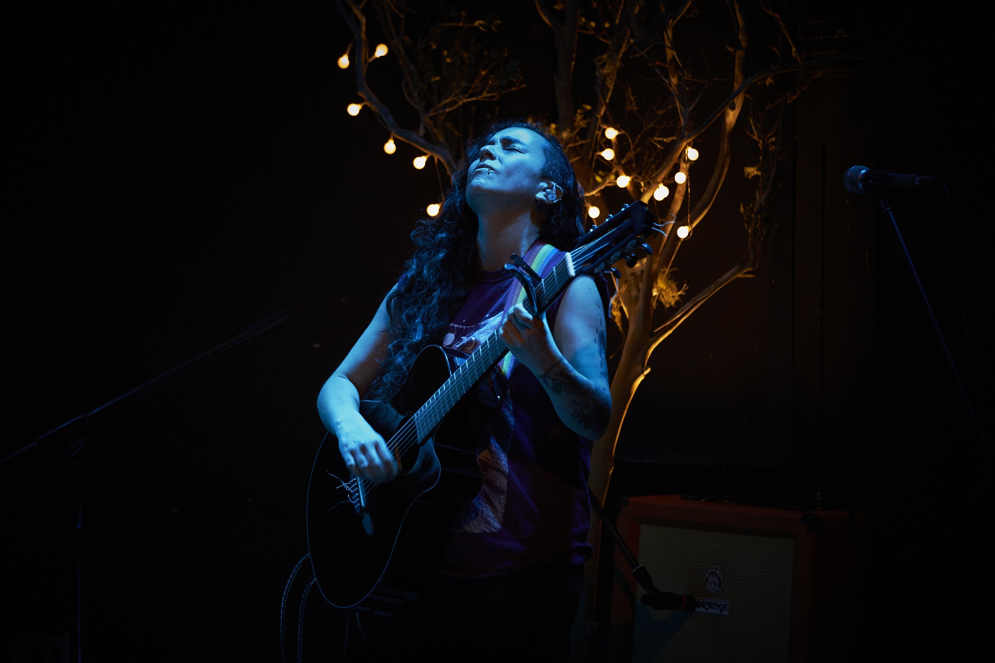 Caro Salinas mezcla música y danza en el videoclip de “La Otra Dimensión”