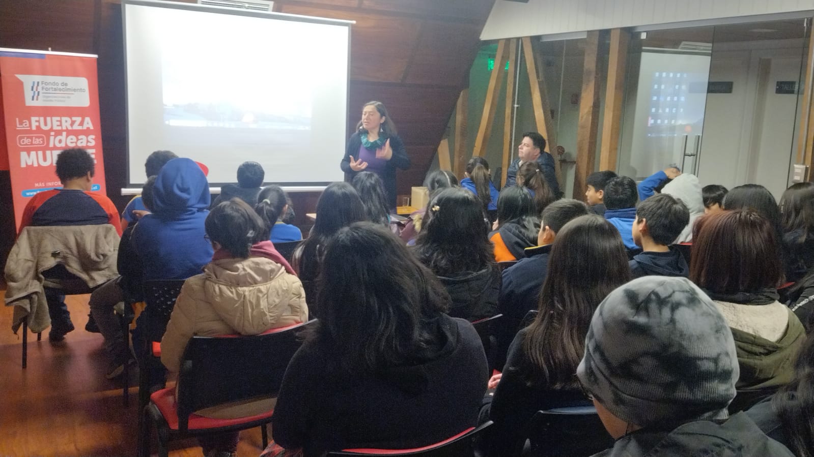 Proyecto “Divulgación Científica en mi colegio” se traslada a establecimientos rurales de la comuna de Lanco