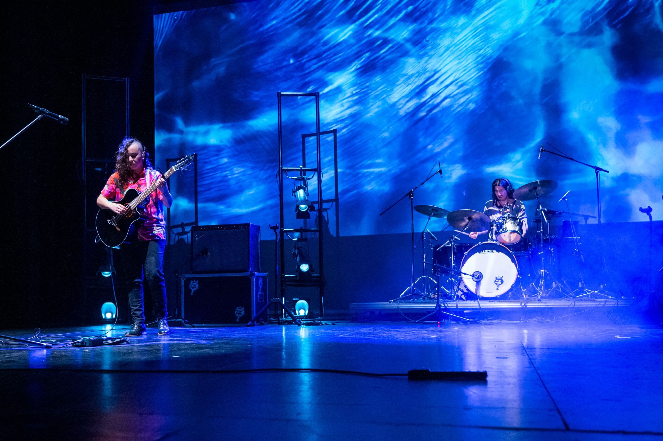 “La Otra Dimensión”: el nuevo viaje sonoro de Caro Salinas