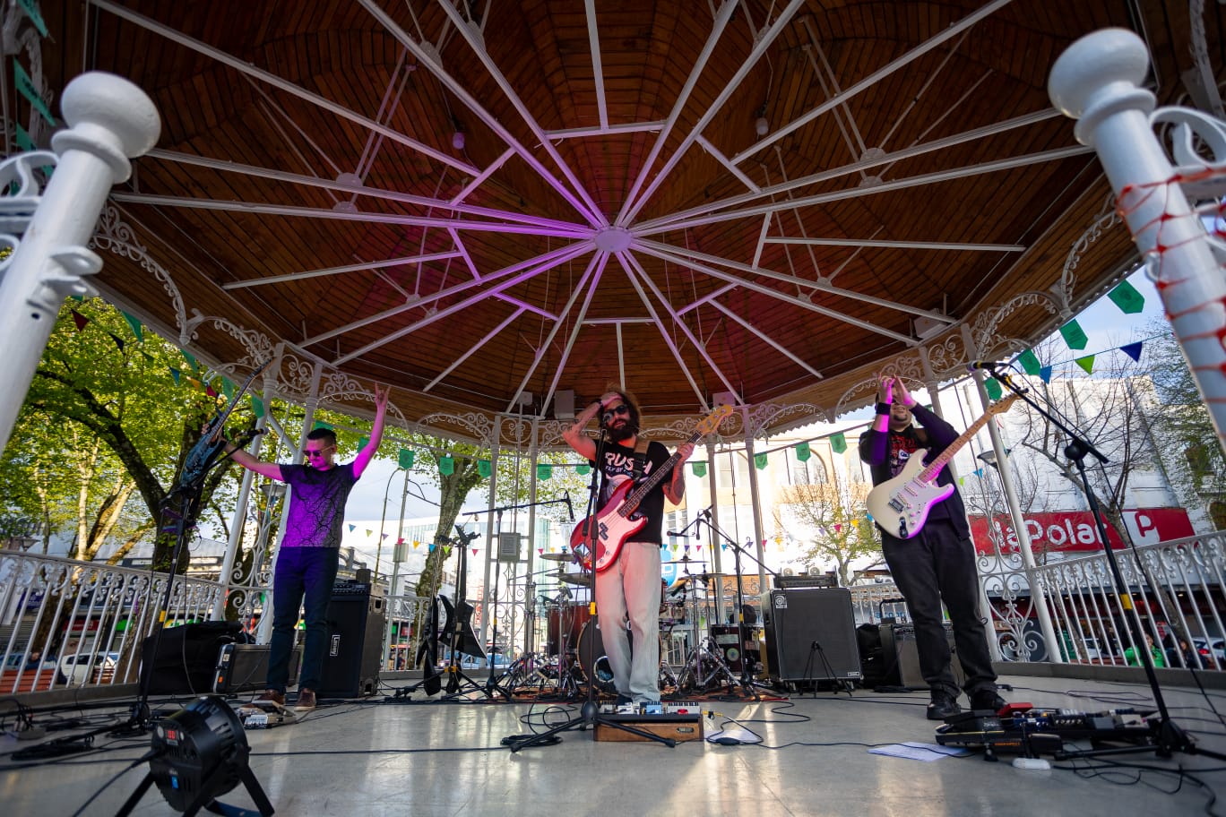 ACID TRIP EN SESIONES MURAL, grabado en Estudios Romaphonic, es el nuevo estreno de la Banda Valdiviana