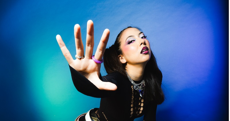 Emociones y amor propio en un vibrante pop sobre ruedas “Reset” el nuevo single de Micka