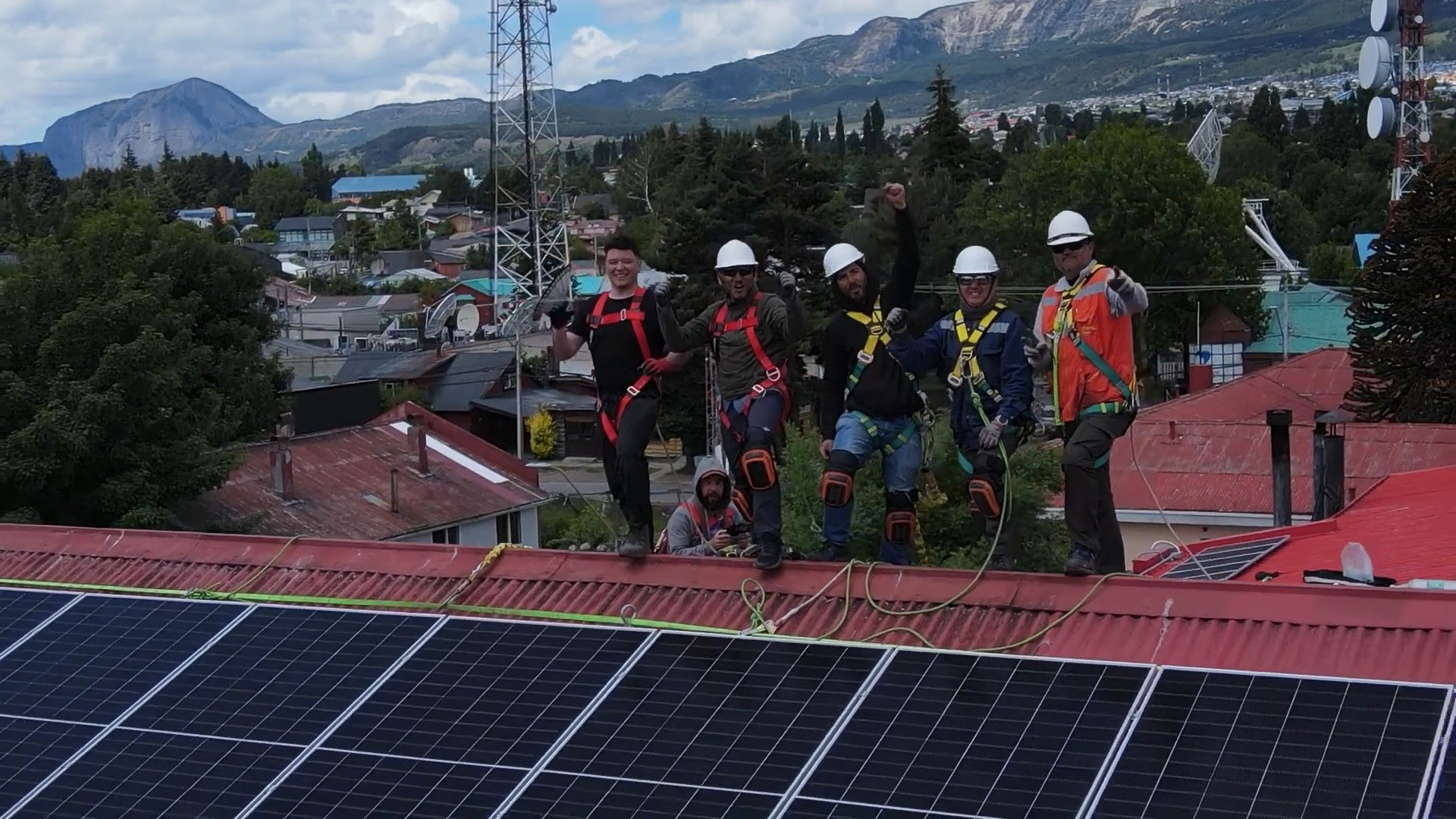 “La otra corriente”: documental nacional reconoce a comunidades de energía de Chile y el mundo como pieza clave de la transición energética
