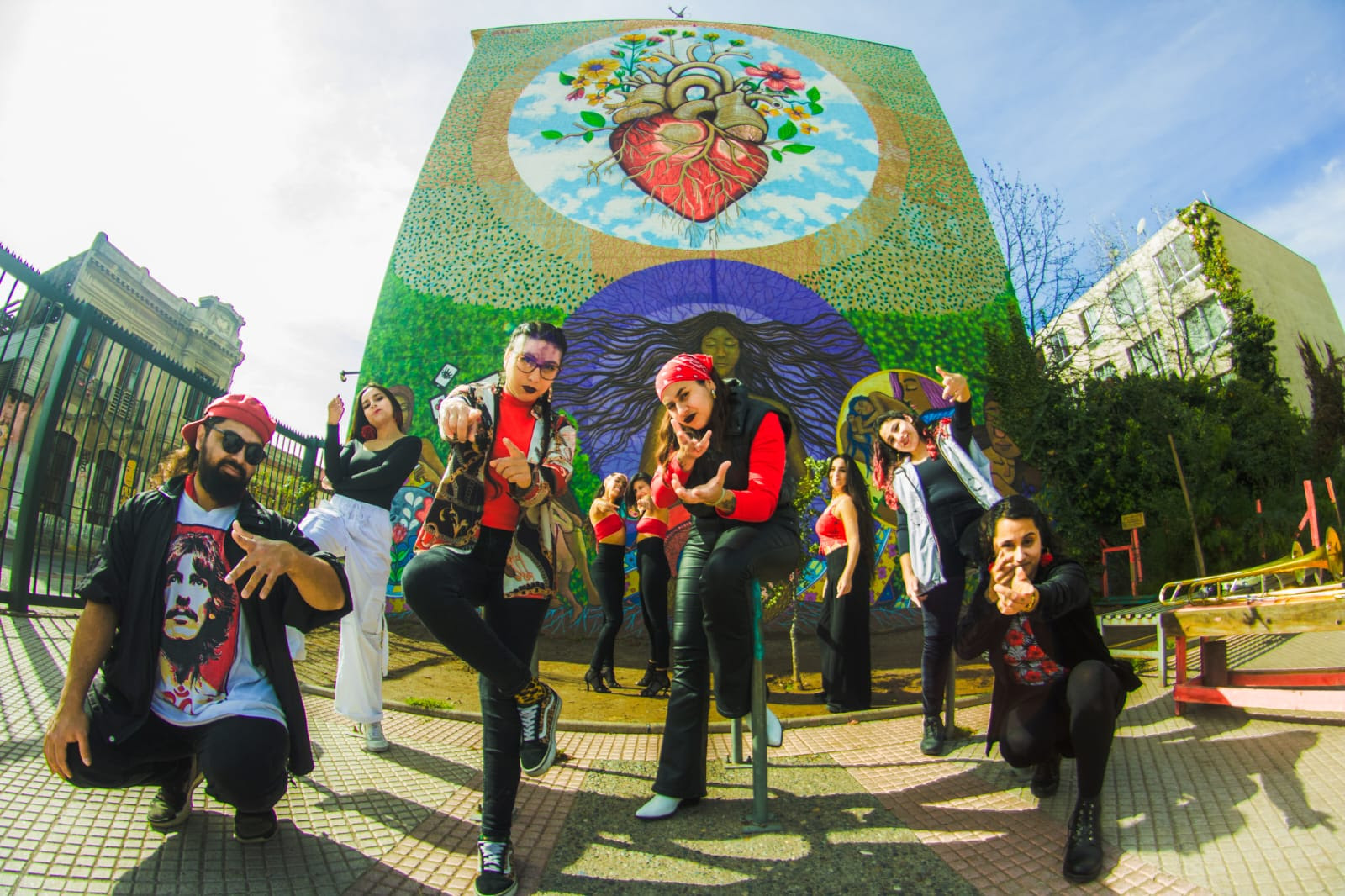 Pal´ Barrio voy, la nueva salsa de las chilenas Pan pan vino vino