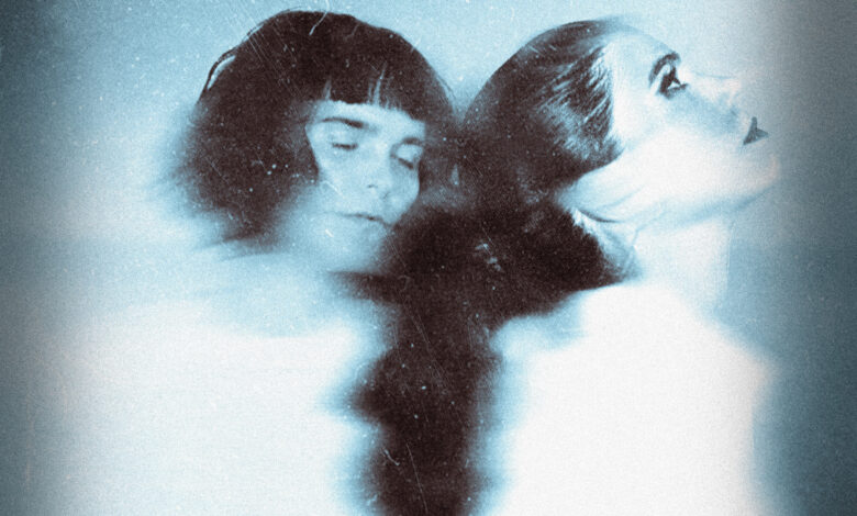 Javiera Mena y Camila Moreno se unen en una nueva versión de “Cuando Respiro En Tu Boca”