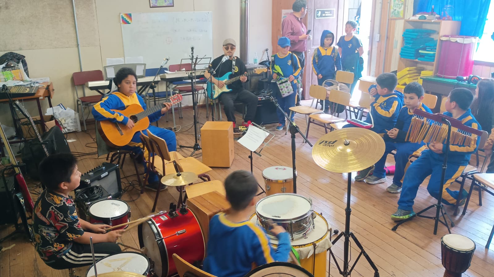 Conciertos pedagógicos en Lanco acercan la cultura popular a las aulas